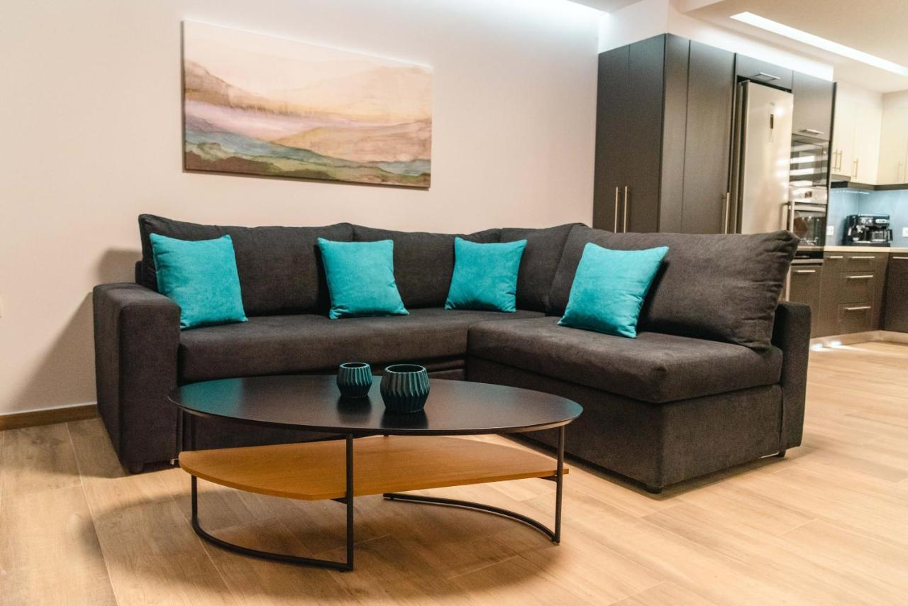 Elegant Decorated House In Apartment *